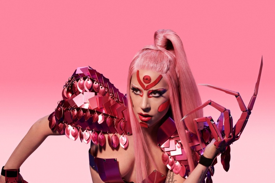 Una reina musical, Lady Gaga dejo caer las imagenes para Stupid Love