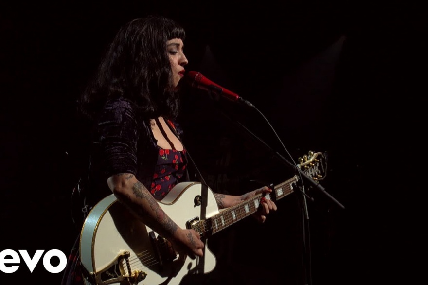 Music video by Mon Laferte performing Amor Completo