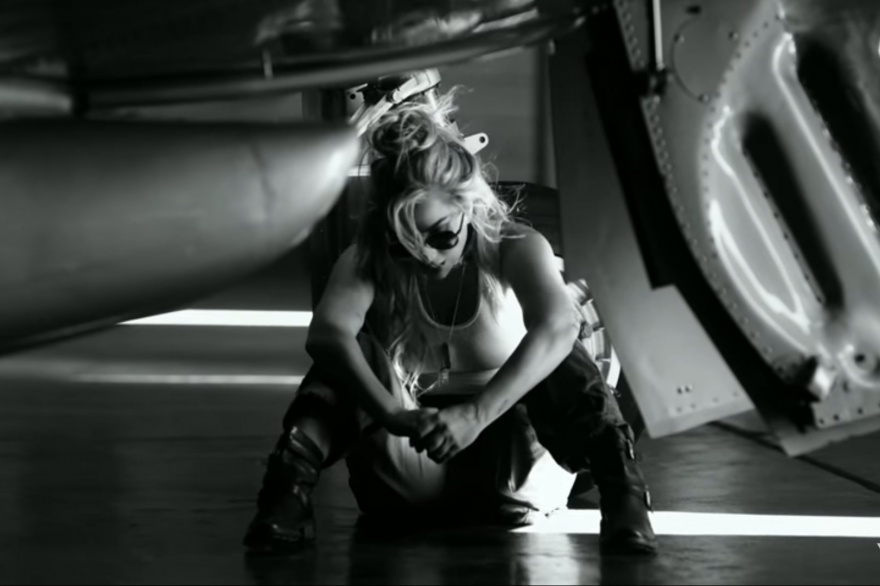 Lady Gaga dejo caer una balada cinematografica para Top Gun: Maverick