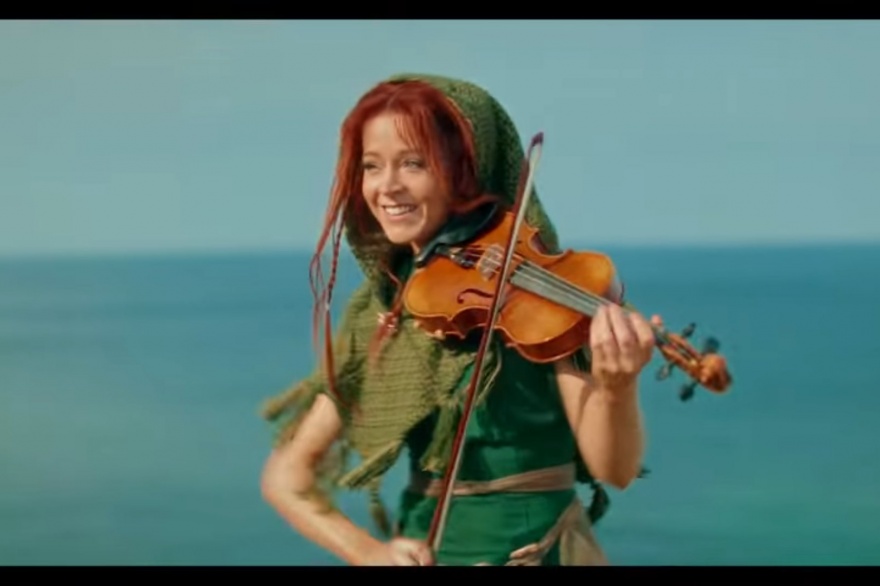 Lindsey Stirling cautiva con su talento