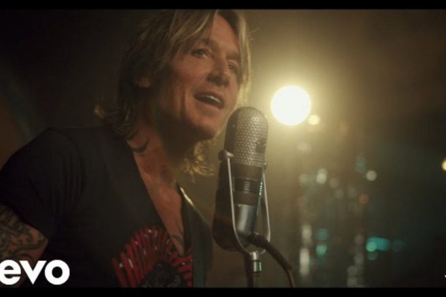 Keith Urban le puso imagenes a Brown Eyes Baby