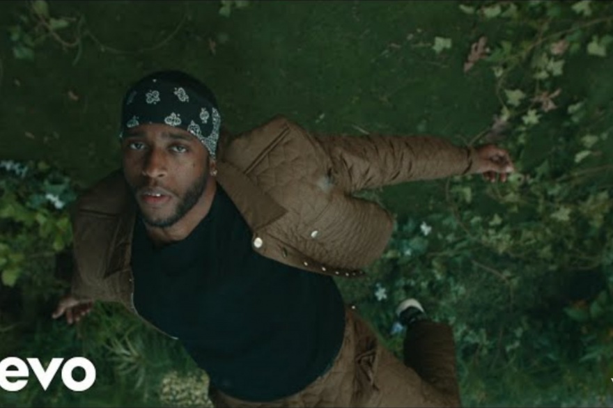 6LACK celebra su nuevo amor en Since I Have A Lover