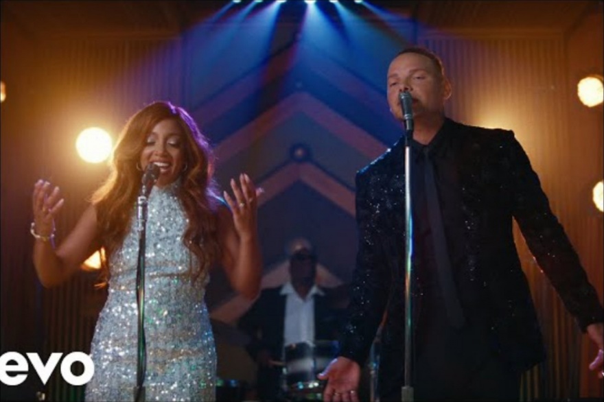 Mickey Guyton y Kane Brown se unen en una historia cargada de emociones: Nothing Compares To You