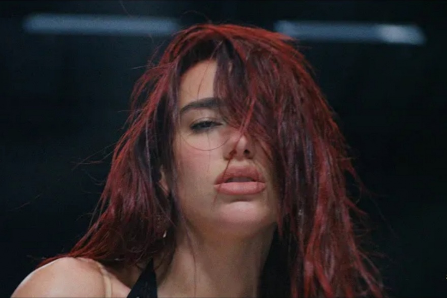 Dua Lipa muestra su destreza en el baile: Houdini