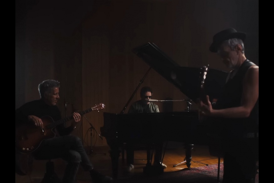 Andres Calamaro, Cachorro Lopez y Melingo enamoran con, Himno de mi corazon