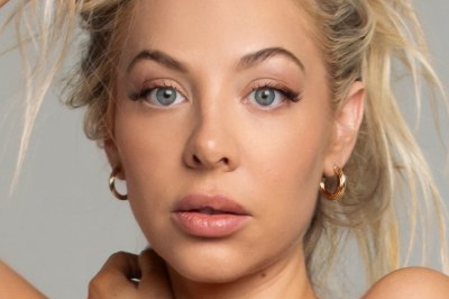 La estrella estadounidense MacKenzie Porter sigue cosechando exitos!!!