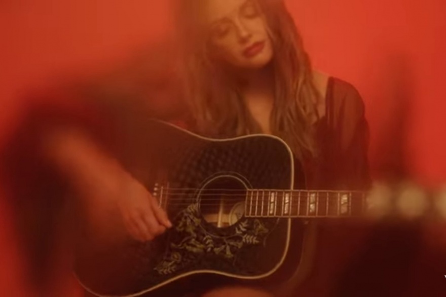 Carly Pearce derrocha talento: Fault Line