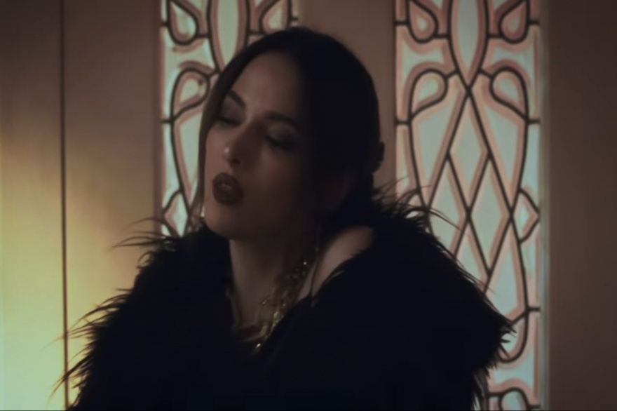 Paty Cantu sensualmente talentosa en su nuevo video musical: Tal Vez