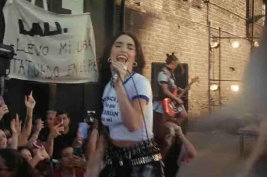 Lali Esposito rockea a lo No Me Importa