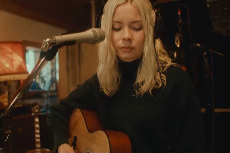 Nina Nesbitt en Mountain Music Sessions: Treachery