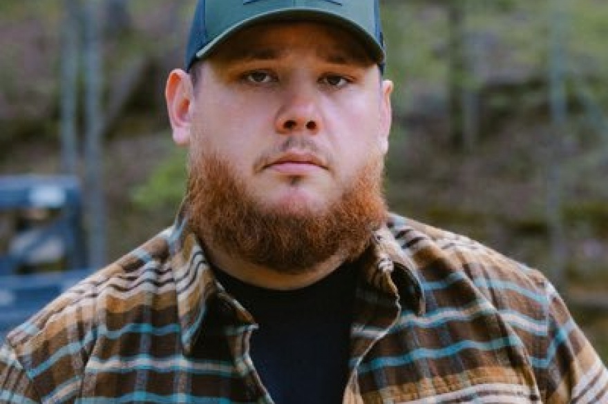 Luke Combs dejo caer un anticipo de una nueva cancion: More Less Than Perfect