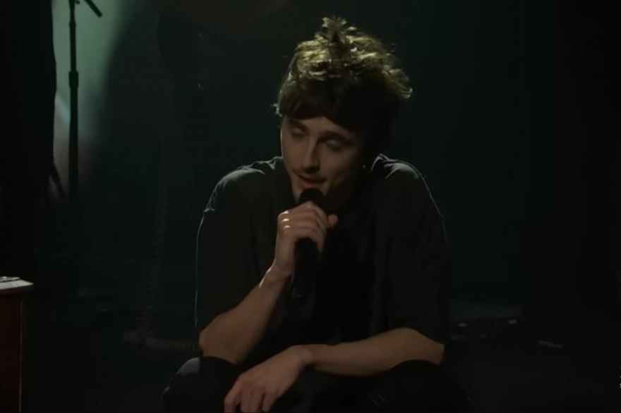 Timothee Chalamet dejo su huella en Saturday Night Live con un homenaje a Bob Dylan