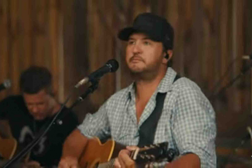 Checa una genial performance del artista country Luke Bryan