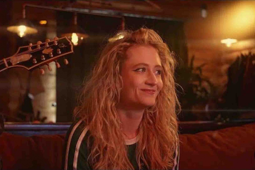 Janet Devlin ofrecio una intima performance con Ghosted