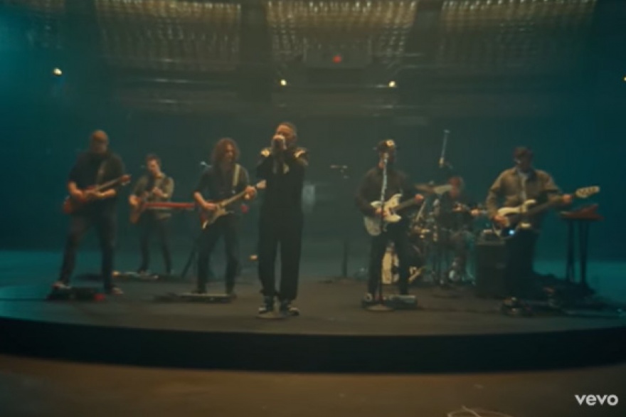 Kane Brown presento I Am en vivo para Vevo Extended Play