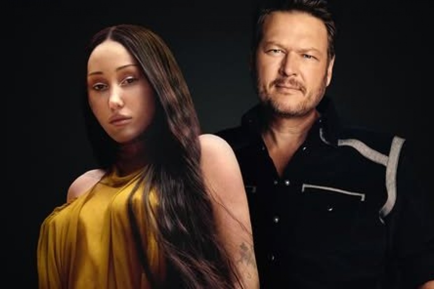 New Country by Noah Cyrus junto a Blake Shelton