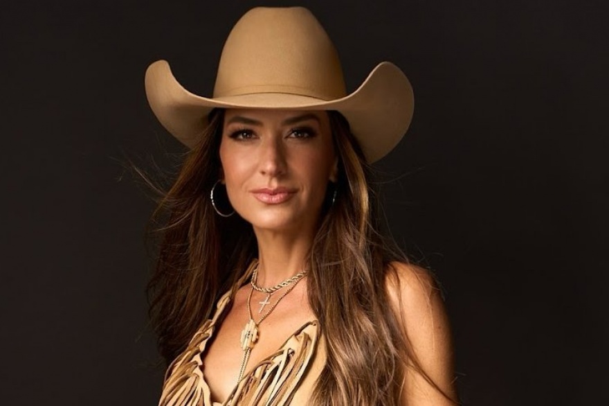 Annie Bosko celebra el poder femenino con Country Girls