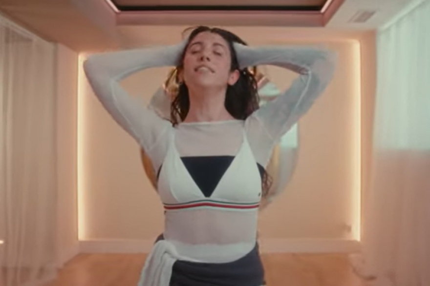 Bely Basarte presenta Mi Desastre