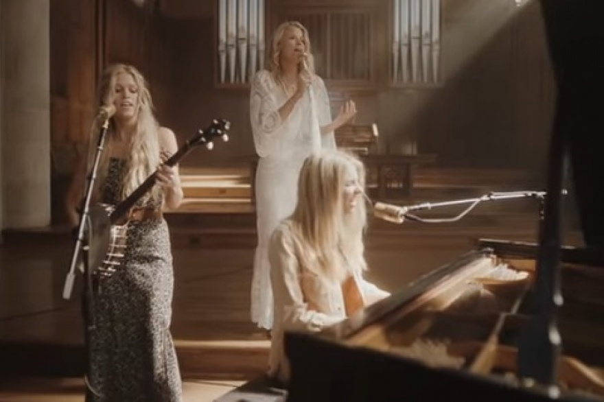 Elegante performance de The Castellows: Alabama Stone