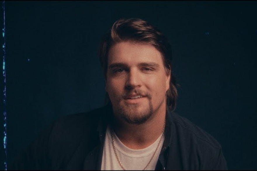 Gavin Adcock y el espiritu libre de Outside Dog