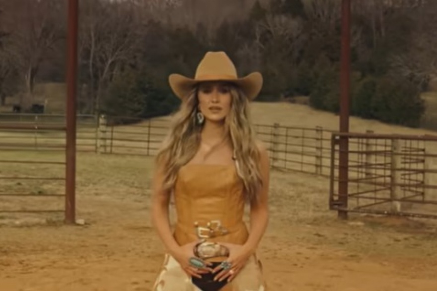 Lainey Wilson le dio vida a Yesterday, All Day, Every Day