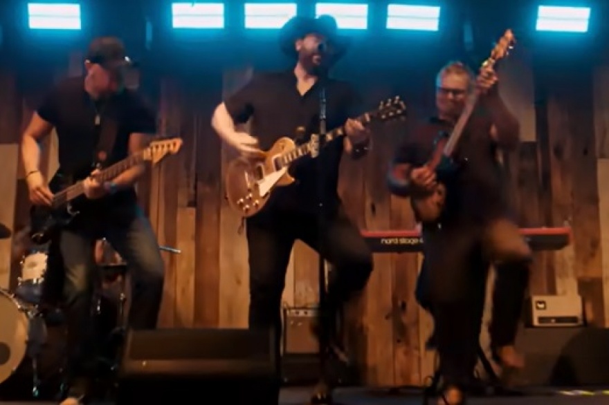 Chris Young vuelve con toda la energia country