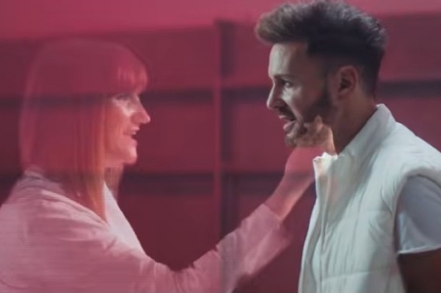 Axel y Rozalen unen sus voces en Solo Tu Voz, un himno al amor que frena el reloj