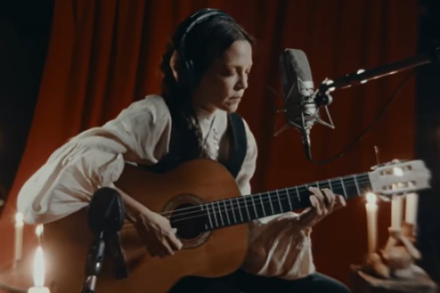 Natalia Lafourcade comparte una version de La Bruja