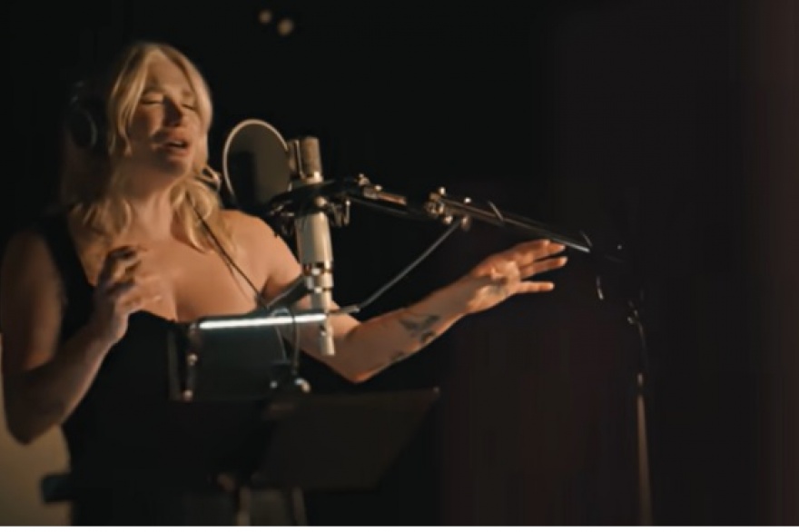 Kesha le puso su toque a Dear Me