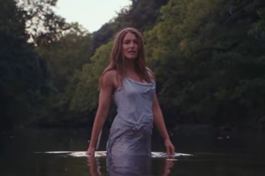 Caroline Jones y un nuevo capitulo contado desde adentro