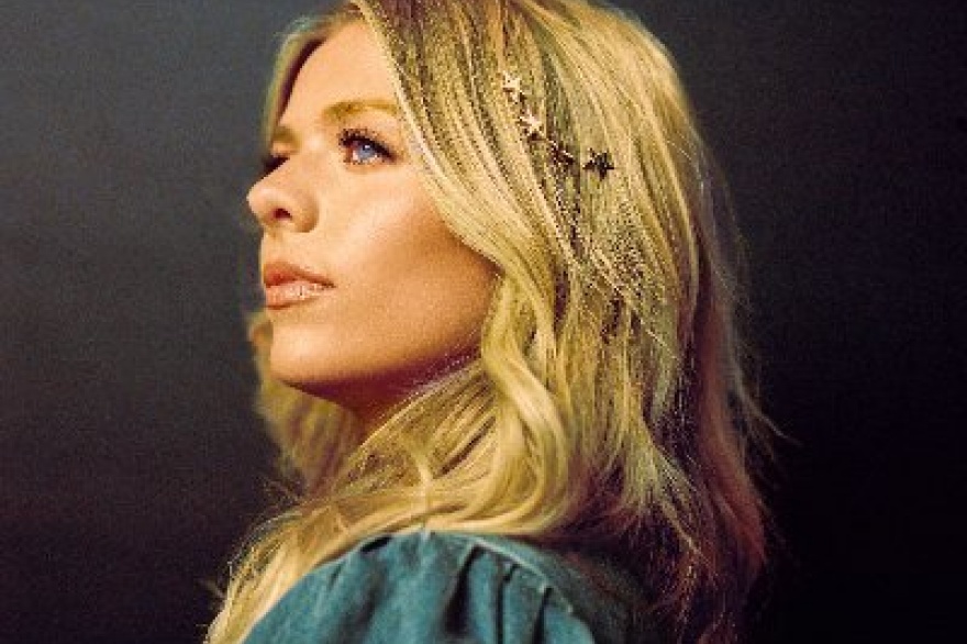 Anne Wilson compartio una version en piano de Carry Me