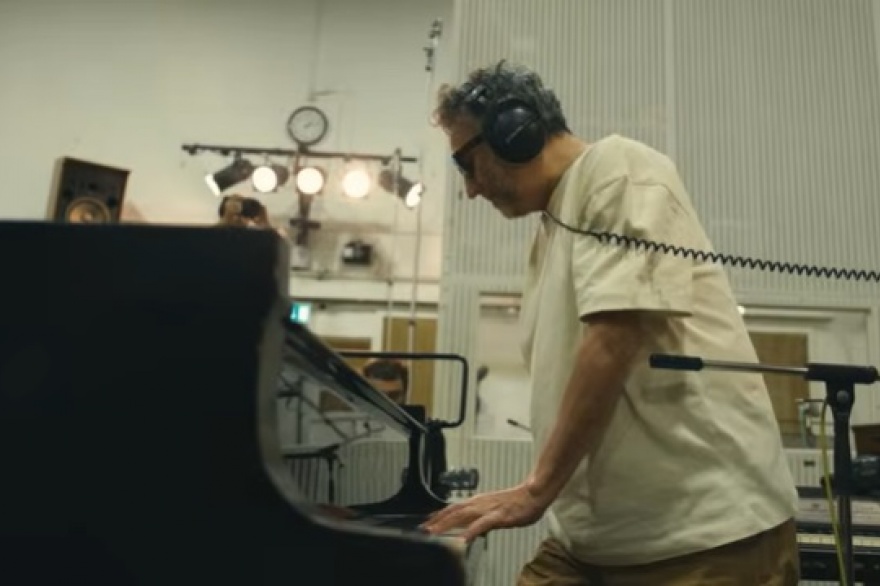 Fito Paez performing Balas y Flores