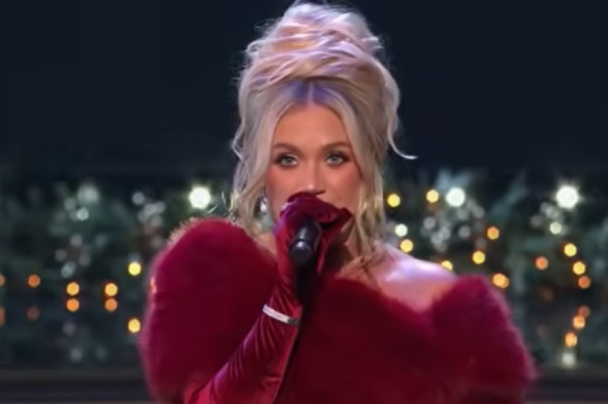 Megan Moroney y su performance encantadora en los CMA Country Christmas