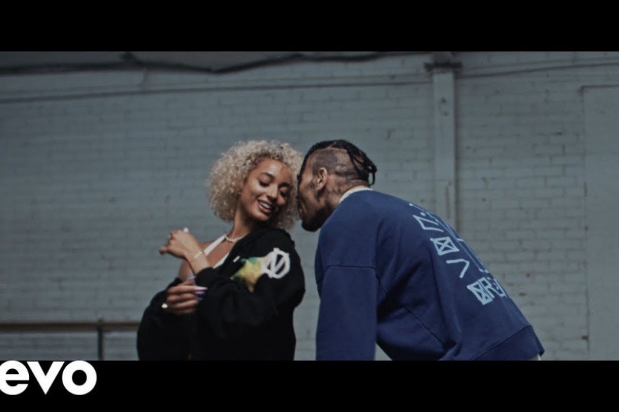 DaniLeigh 'Easy' junto a Chris Brown - Remix