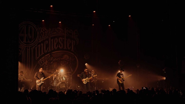 49 Winchester y una performance de “Hays, Kansas” en el Roundhouse