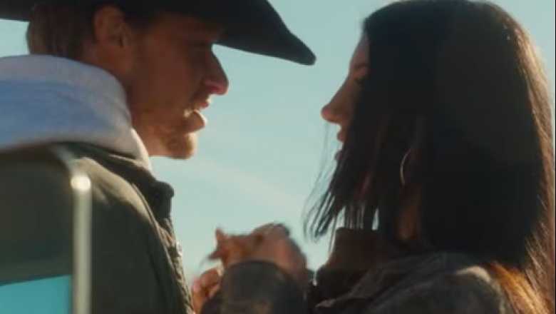 Logan Michael y una despedida entre guitarras acusticas y barras de bar