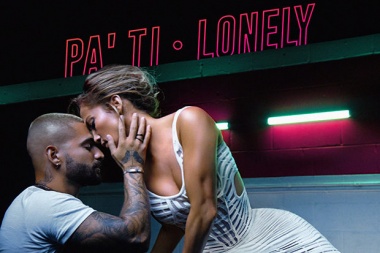 Jennifer Lopez y Maluma presentan Pa Ti - Lonely