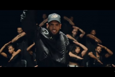 Chris Brown dejo caer las imagenes para Iffy