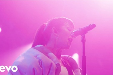 Asi suena en vivo By The End Of The Night de Ellie Goulding