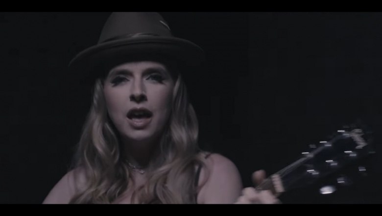 ZZ Ward compartio imagenes de su video Love Alive