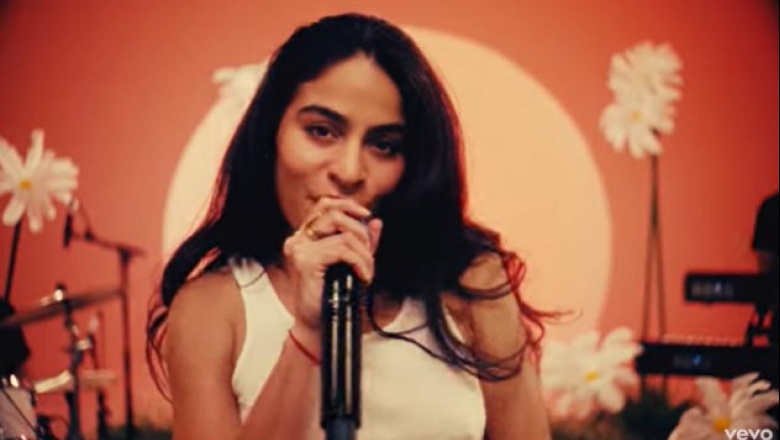 Jessie Reyez se luce en una performance en vivo