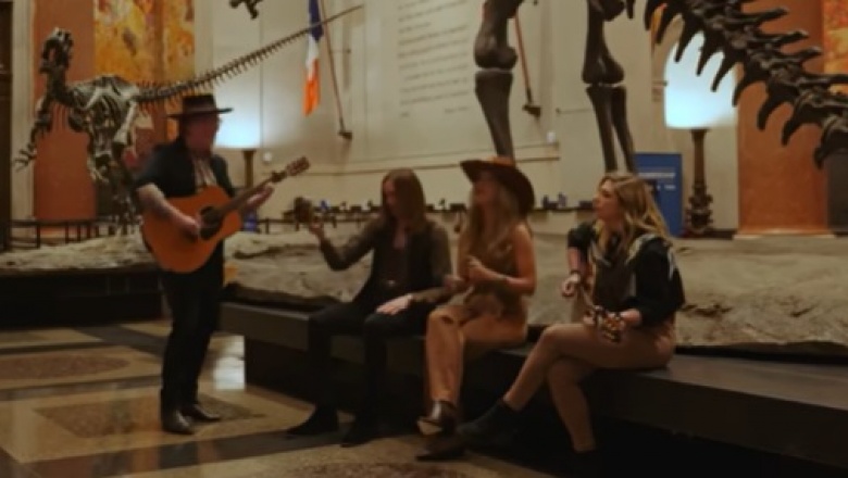 Lainey Wilson y una performance acustica diferente