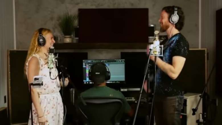 Austin Brown y Rumer Willis comparten una versiono de Sailing