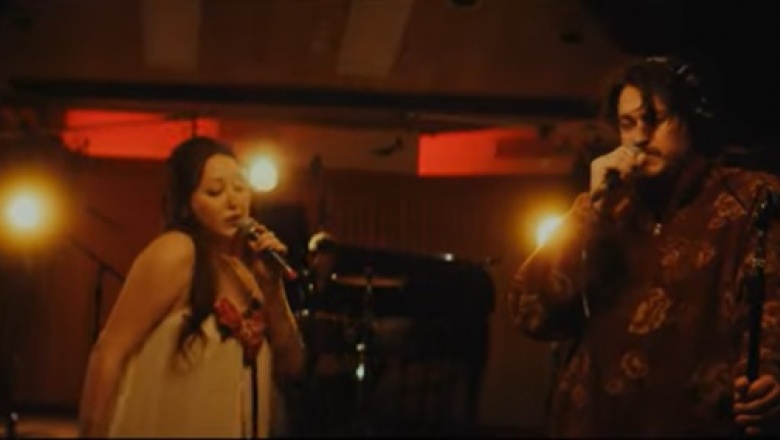 Braison Cyrus y Noah Cyrus liberaron una historia folk calida y actual