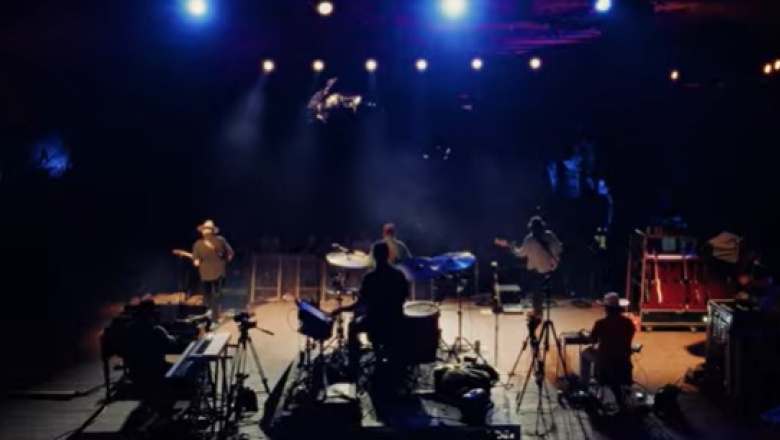 El sonido de 49 Winchester en vivo