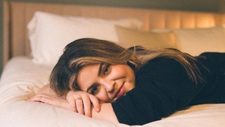 La artista country Tenille Arts sigue creciendo en su carrera musical