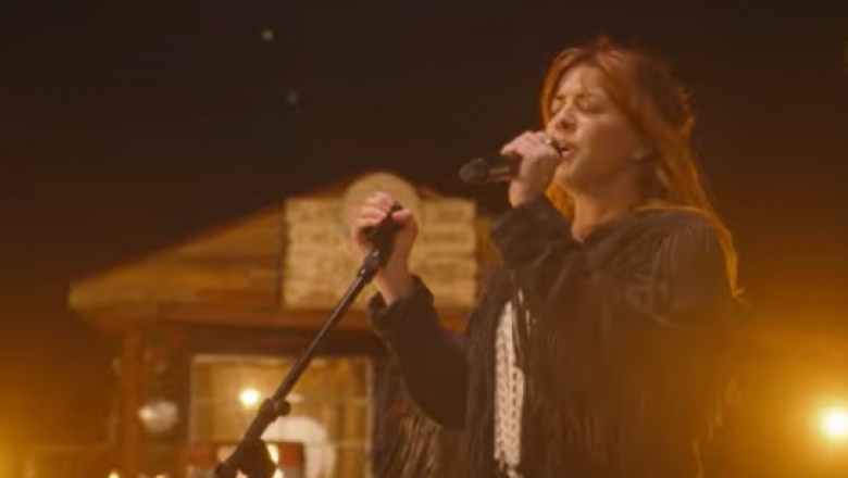 Kady Zadora comparte una performance en vivo de Keep The Fire