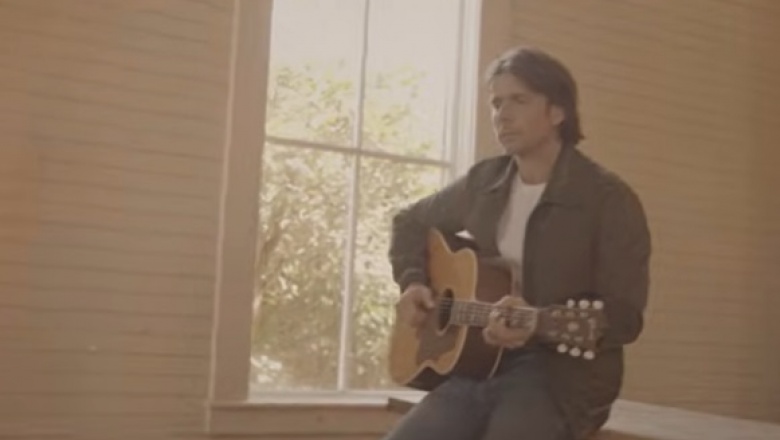 Lukas Nelson sigue su propio cauce musical