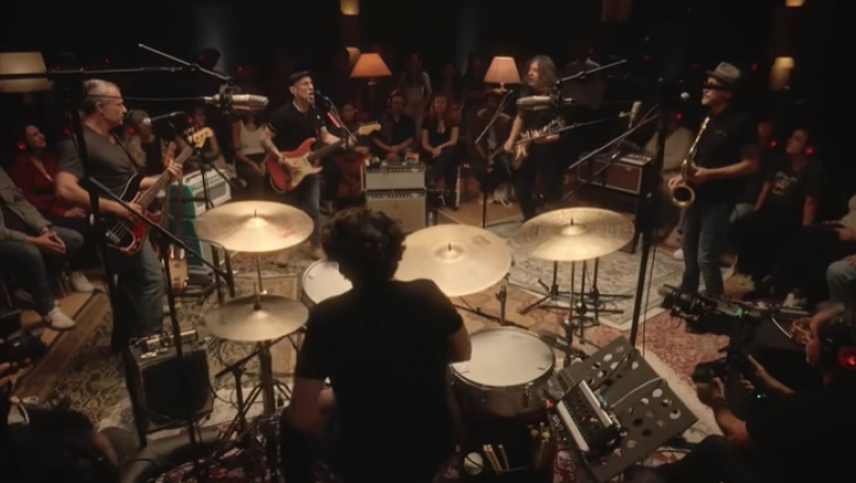 Fito y Fitipaldis rockean A contraluz