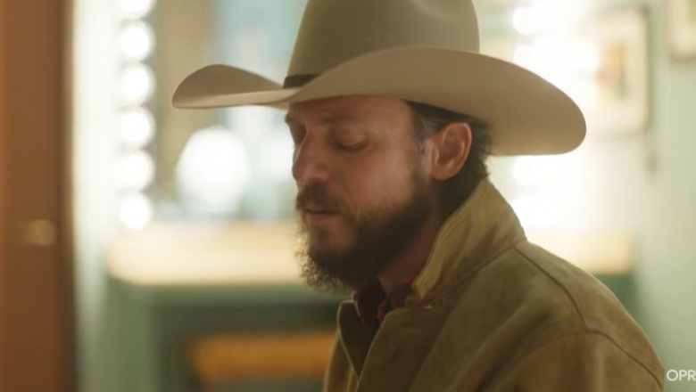 Chris Janson Performs Drunk Girl